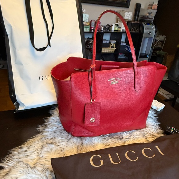 Gucci Red Structured Leather Tote - Picture 3 of 3